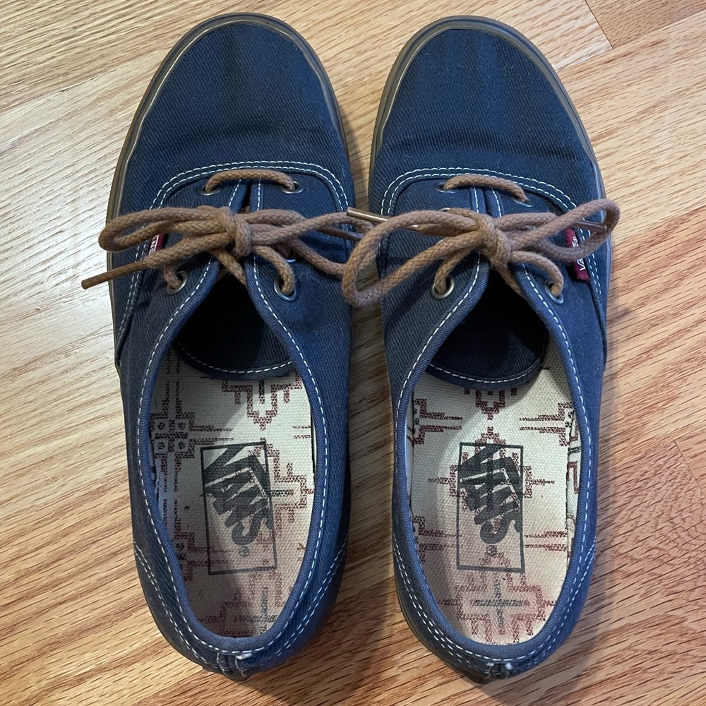 Vans - Picture 3 of 7